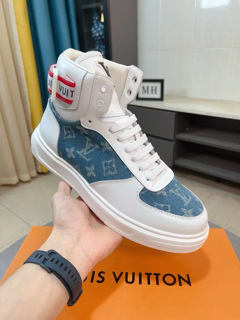 Men's shoes 💰440🌹🌹【LOUIS VUITTON】Same style on Louis Vuitton* official website🚹Men's high-top casual shoes❤️Same style as popular celebrities and big names ~ Best-selling at home and abroad Lv focuses on the checkerboard series...Imported first-layer cowhide with special fabrics➕Full sheep leather lining➕Brand-specific hollow outsole💎Produced by OEM The highest version🔍🔍Number of codes: 38-44,